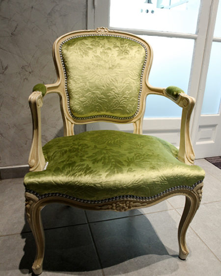 Fauteuil Louis XV vert